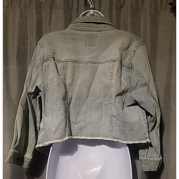NWT Torrid Jean Jacket Women's 1X Cropped Trucker Light Wash Denim Cotton - Picture 4 of 6